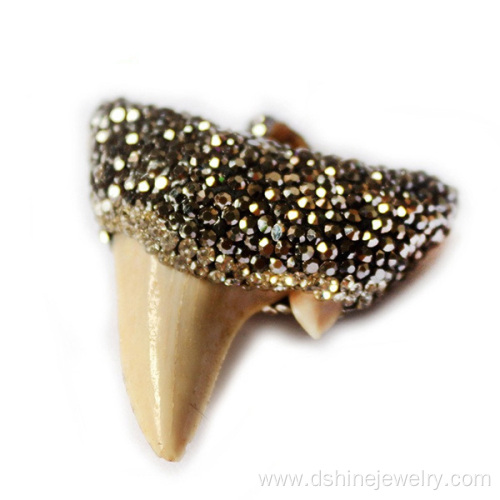 Wolf's Fang Shape Natural Crystal Clay Rhinestones Pendant